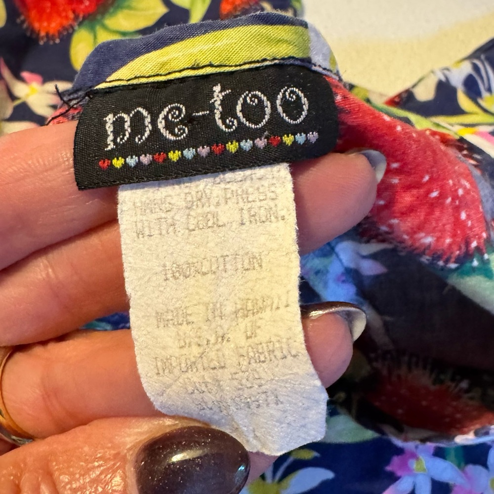 Bundle of 2 XL scrub tops, Disney Winnie the Pooh and Me Too tropical flowers - Picture 5 of 5